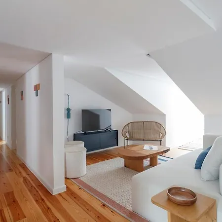 Sophisticated 3br In Historic Chiado Sleeps 10 Lissabon