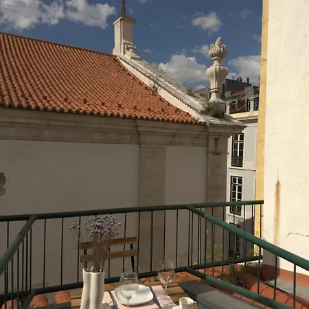 דירה Sophisticated 3br In Historic Chiado Sleeps 10 *