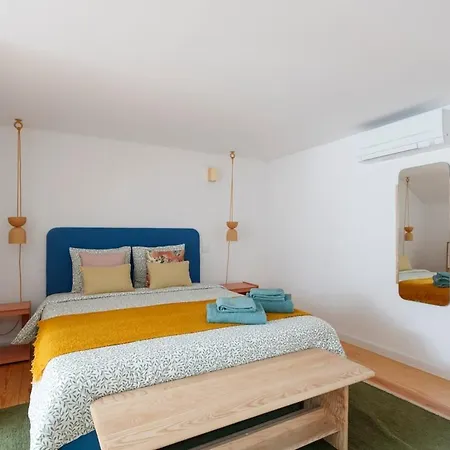 Sophisticated 3br In Historic Chiado Sleeps 10
