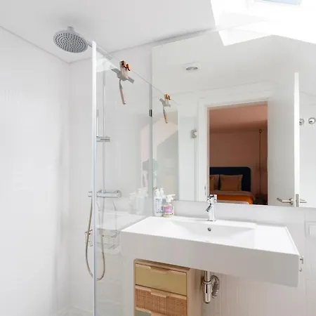 דירה Sophisticated 3br In Historic Chiado Sleeps 10 ליסבון