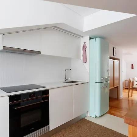 דירה Sophisticated 3br In Historic Chiado Sleeps 10 *