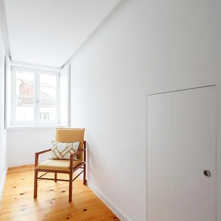 Apartment Sophisticated 3br In Historic Chiado Sleeps 10 Lissabon