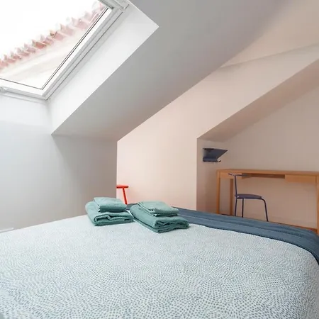 Sophisticated 3br In Historic Chiado Sleeps 10 *