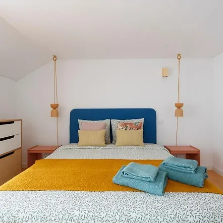 דירה Sophisticated 3br In Historic Chiado Sleeps 10 ליסבון