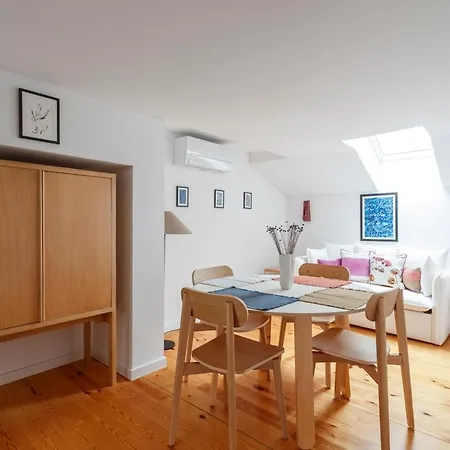 Sophisticated 3br In Historic Chiado Sleeps 10 * ליסבון