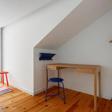 Sophisticated 3br In Historic Chiado Sleeps 10 * ליסבון